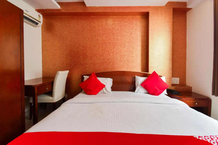 Flagship 76012 Hotel Grand Decor