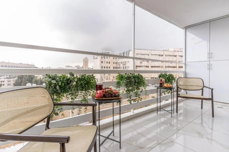 Renovated 2 BR with 2 BTH front Mamilla Mall