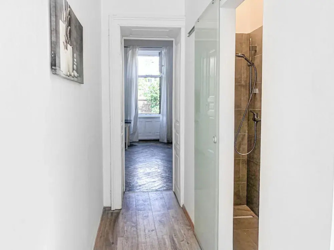 Fabulous 3BR Apt Near AKH For Groups