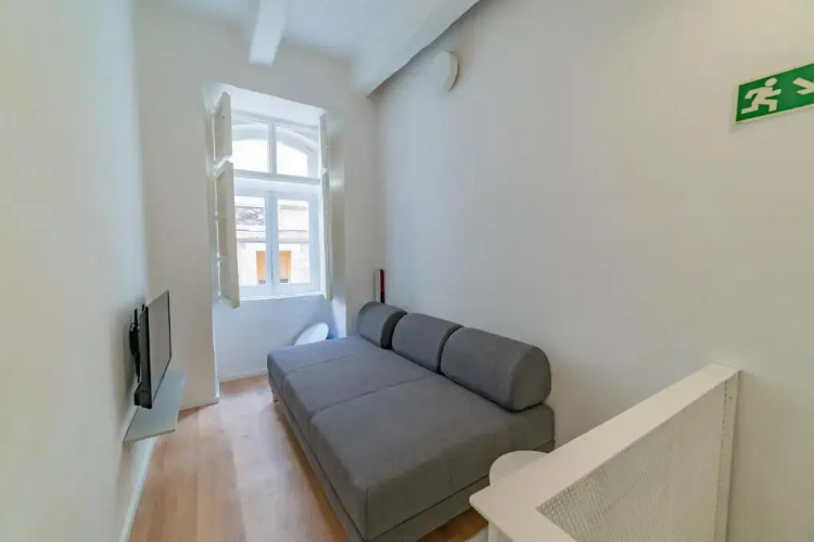 AF 1 - Modern 1BR duplex