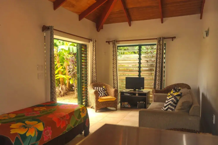 Dorothy's Muri Beach Bungalows