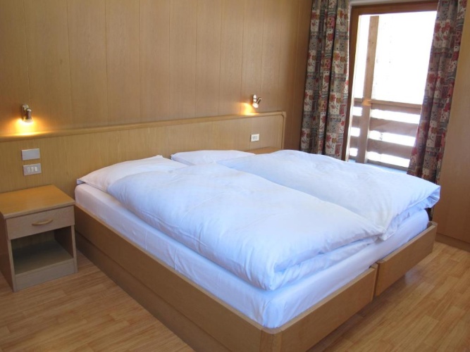 3 Bedrooms Apartment