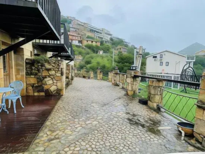 Meeting Stone Residence