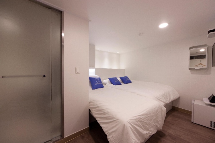 Economy Triple room