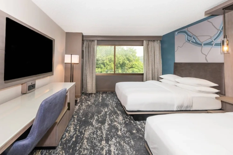 Standard Quadruple Club room