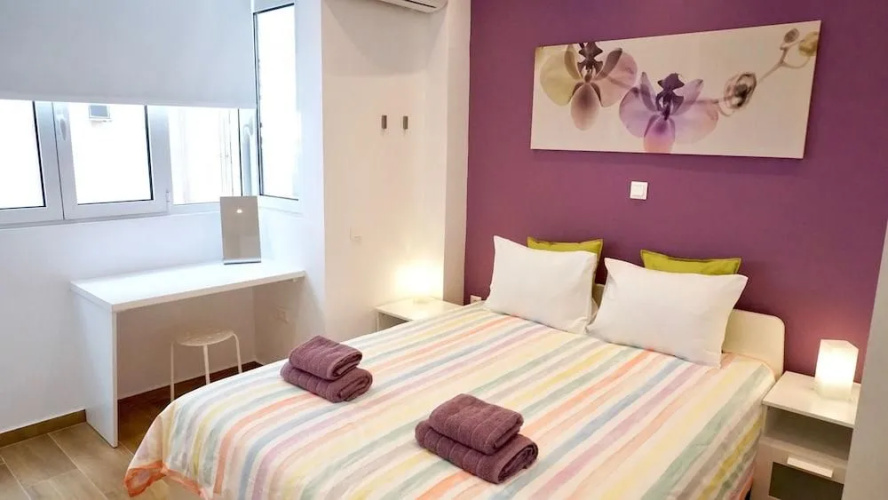Warm & Spacious Apt in Athens