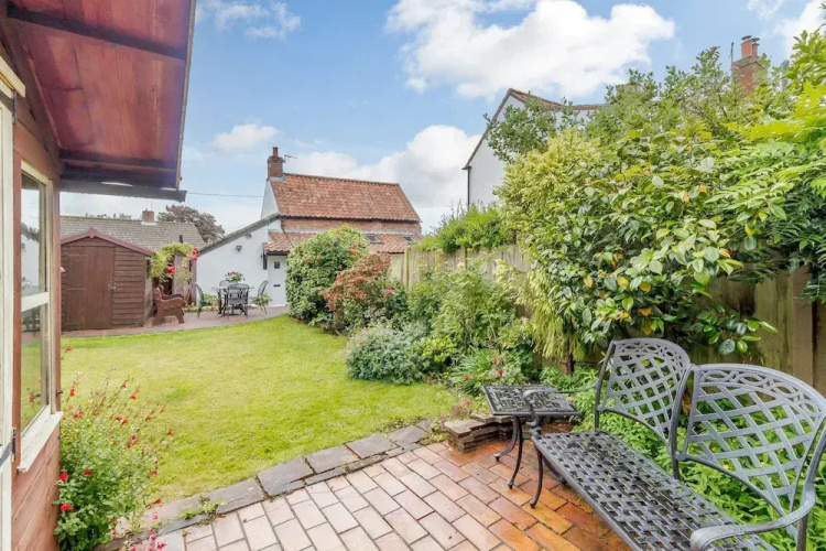 Hollyhedge Cottage