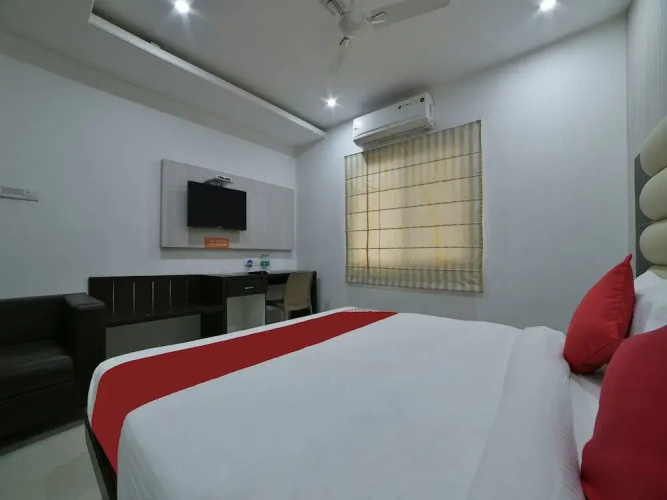 OYO 16894 Aditya Residency