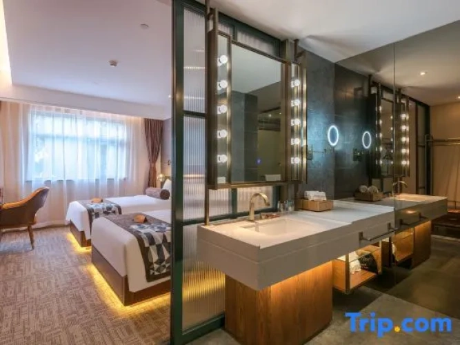 Deluxe Double room with view