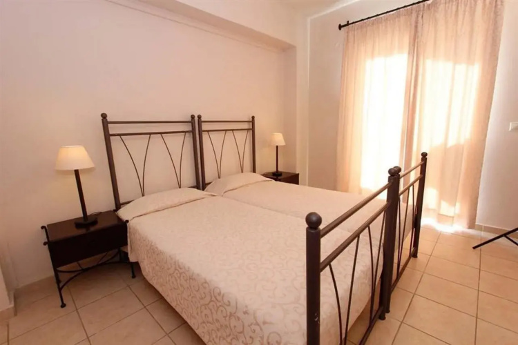 Lambrinos Suites