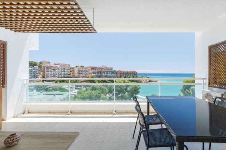 2 Bedrooms Apartment with sea view