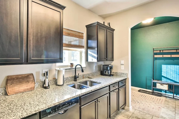 3 Bedrooms Apartment