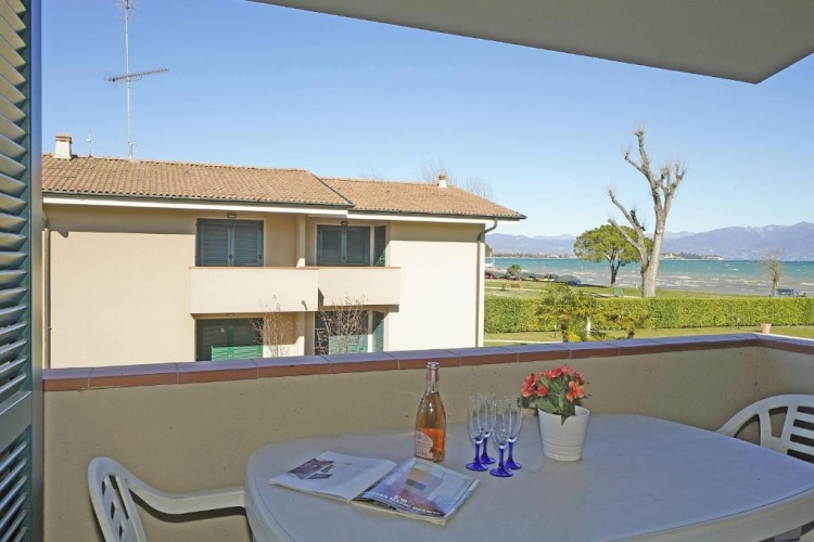 Apartment with balcony