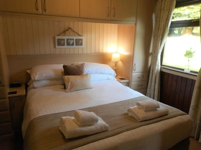 Birch Lodge 13 with Hot Tub