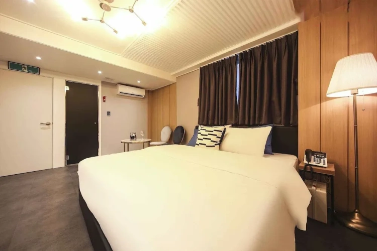 Premier room