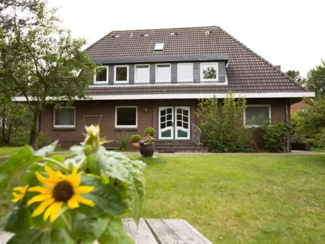 Pleasant Apartment in Suddorf