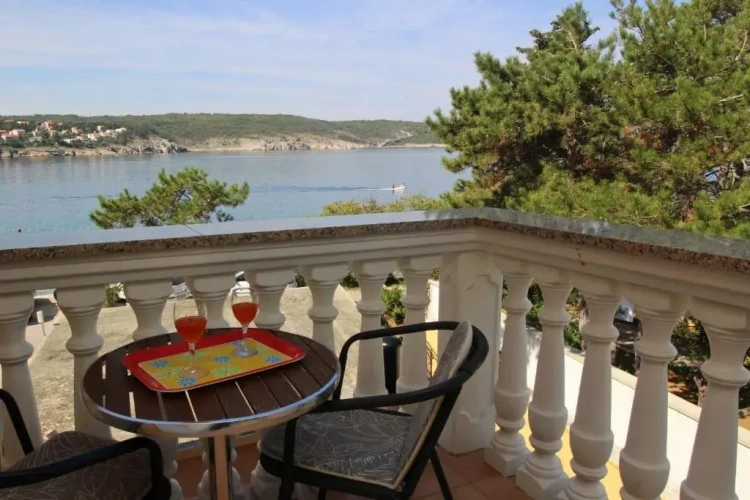 1 Bedroom Apartment with balcony and with sea view