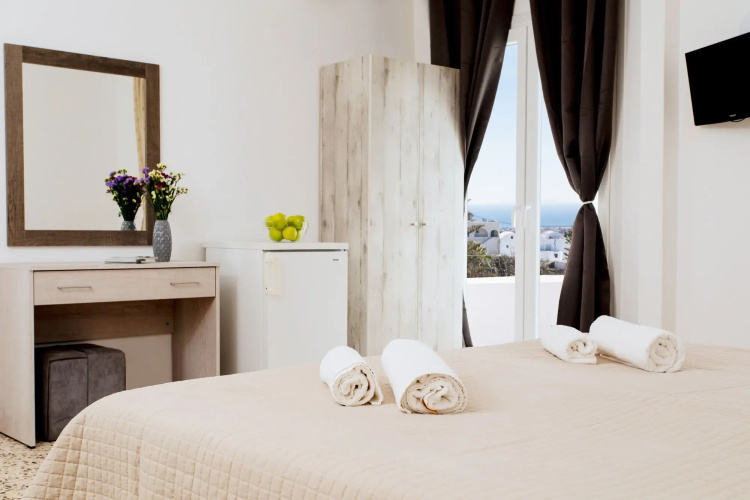 Nikos Hotel
