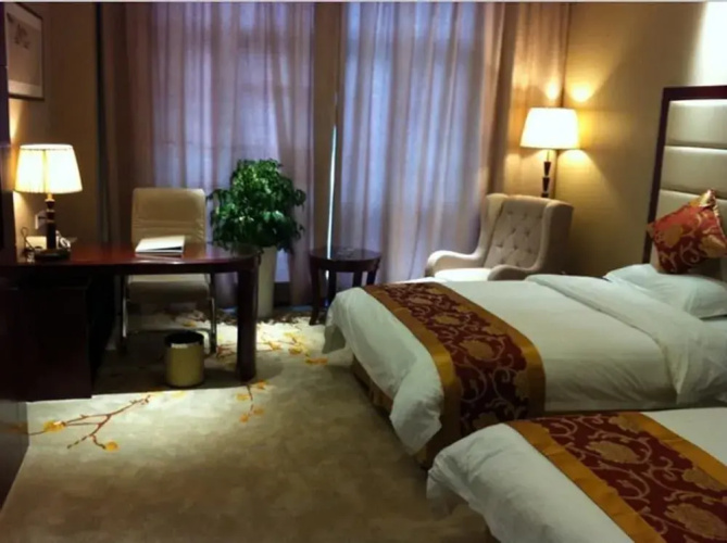 Canal Spring Hotel