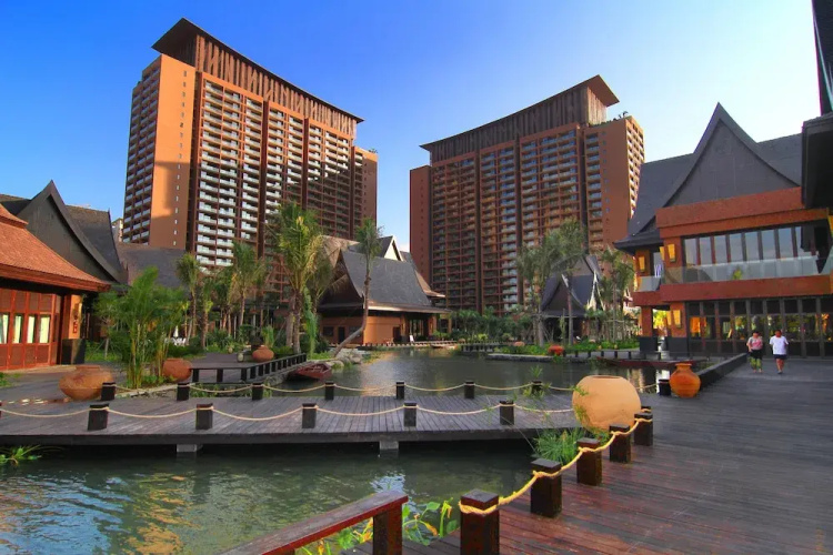Coconut Grove Hotel