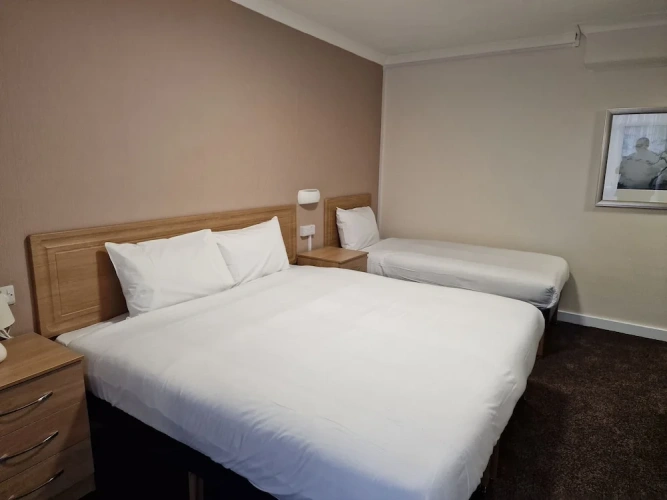 Standard Triple room