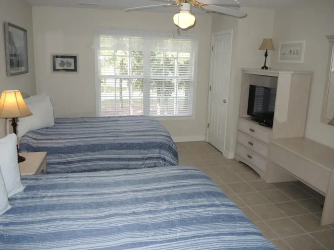 2909m 1 Bedroom Condo by Redawning