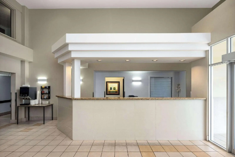 Super 8 by Wyndham Sainte Agathe Des Monts photo 11