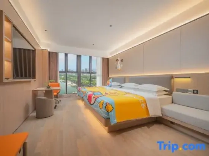 Standard Family room with lake view