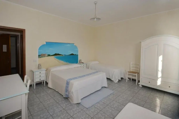 Standard Quadruple room with garden view
