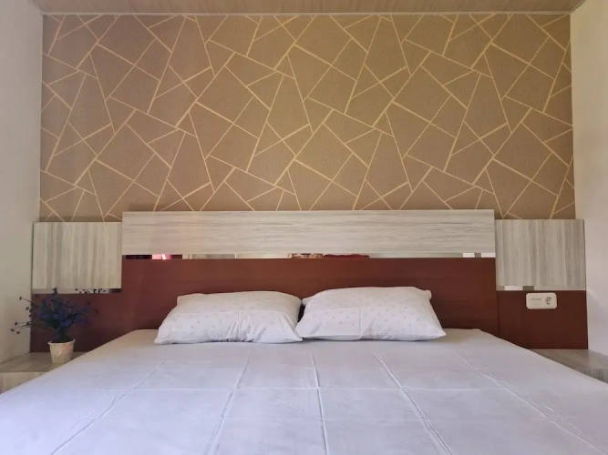 2 Bedrooms Standard Family Attic room with garden view
