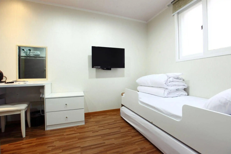 Chloe Guest House