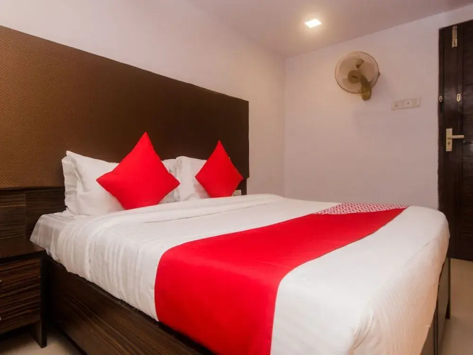OYO 19028 Hotel Palm Star