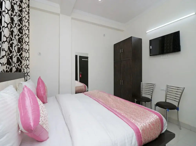 OYO 12738 Hotel Diamond