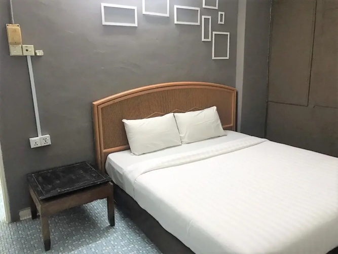 OYO 90465 Pelangi Baru Hotel
