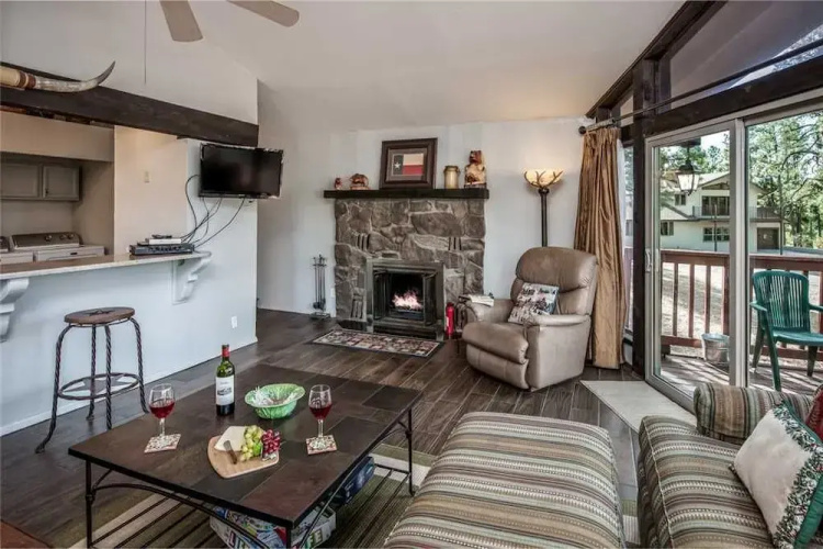 Bear Cave - Two Bedroom Cabin