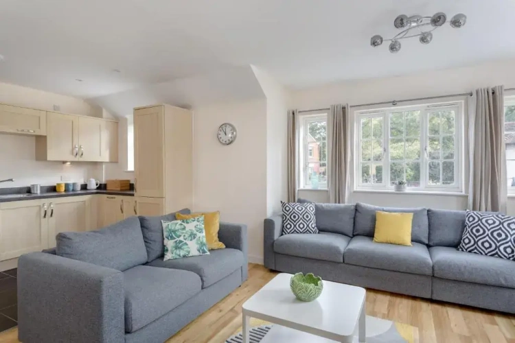 2 Bedrooms Apartment