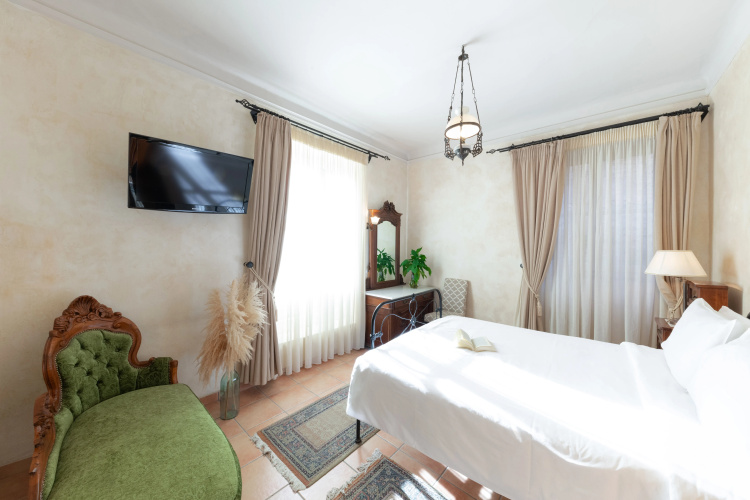 Nafsimedon Hotel