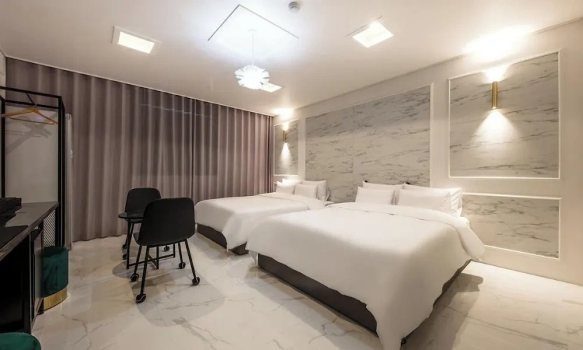 Quadruple Family Suite