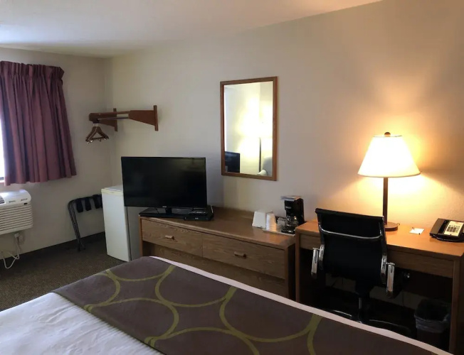 Super 8 Salmon Arm