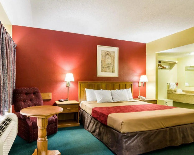 Econo Lodge Topeka Blvd.