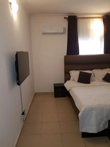 Cadogan Place Estate Apartment