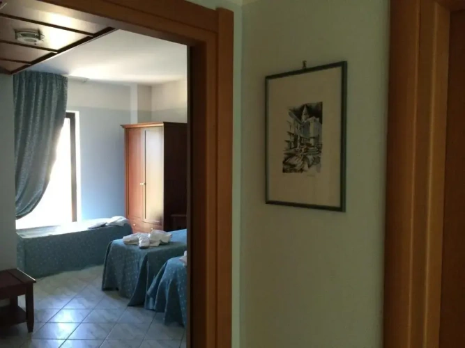 Standard Triple room