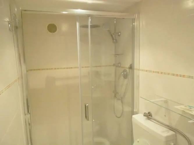Private Room Noble in Shared Apartment
