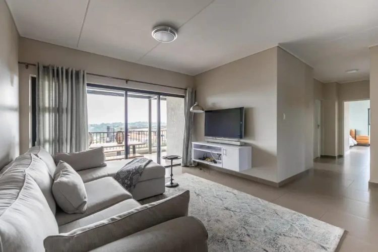 3 Bedrooms Apartment