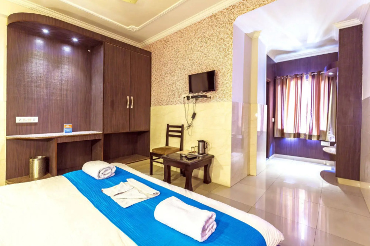 Zo Rooms MI Road