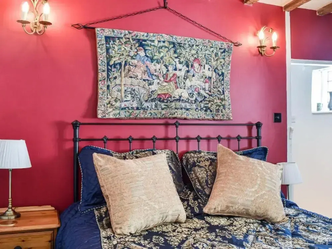 Local Pubs, Walking Routes, Cottage w Parking