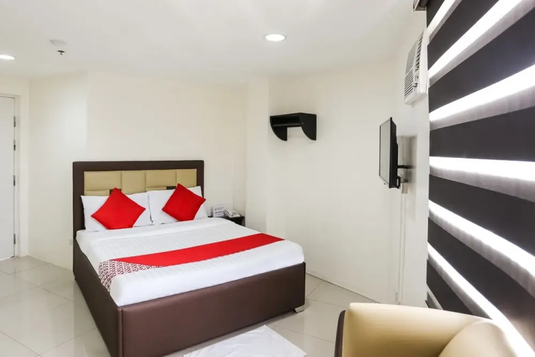OYO 393 Triangle Apartelle