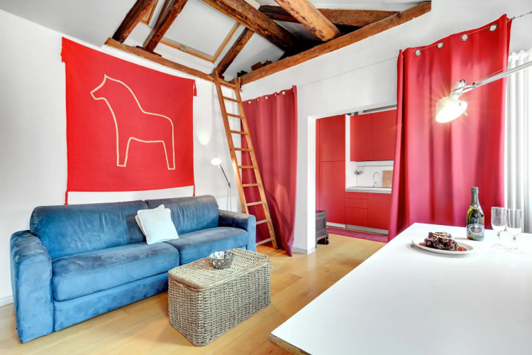 Bragora Smoochy Attic Venice