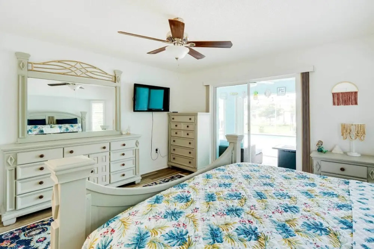 Family-friendly Englewood Getaway w/ Pool!