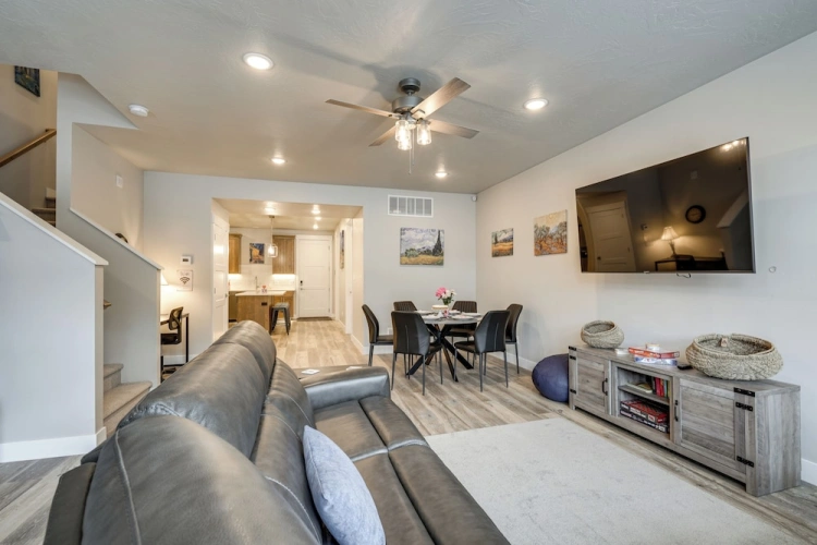 3 Bedrooms Apartment